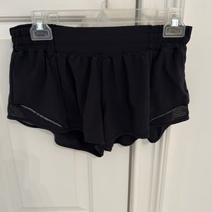 Lululemon Black Low Rise Hotty Hot 2.5”